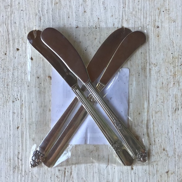 NEW Anthropologie vintage butter spread SILVER KNIVES set of 4 - Picture 1 of 2